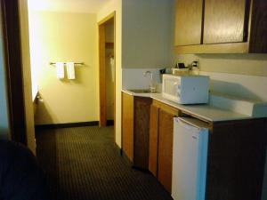 a kitchen with a sink and a microwave at Will Rogers Inn in Claremore