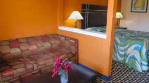 Zona de estar de Weatherford Inn and Suites