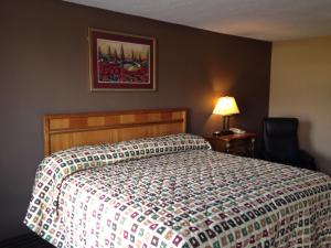 Cama o camas de una habitación en Country Inn Motel Vivian
