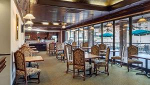 Restorāns vai citas vietas, kur ieturēt maltīti, naktsmītnē Magnuson Grand Hotel and Conference Center Tyler