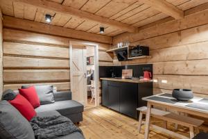 Kuchyň nebo kuchyňský kout v ubytování APARTAMENTY DVOOR1924