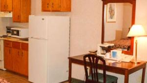 Kuchyň nebo kuchyňský kout v ubytování Traveller's Inn Prince Edward Island