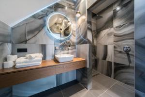 a bathroom with a sink and a mirror at Kameralny in Zielona Góra