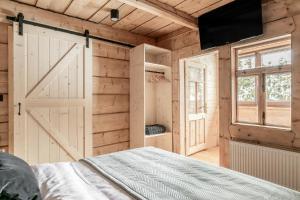 Postel nebo postele na pokoji v ubytování APARTAMENTY DVOOR1924