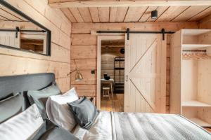 Postel nebo postele na pokoji v ubytování APARTAMENTY DVOOR1924