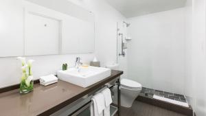 Ein Badezimmer in der Unterkunft YVE Hotel Miami