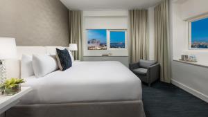 Ein Bett oder Betten in einem Zimmer der Unterkunft YVE Hotel Miami