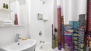 Ein Badezimmer in der Unterkunft YVE Hotel Miami