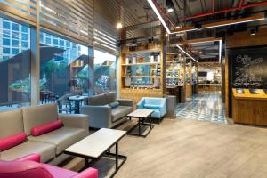 אזור ישיבה ב-Crowne Plaza Doha - The Business Park by IHG