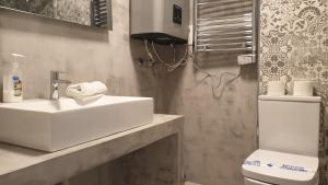 Et badeværelse på TODOSIERRANEVADA ZONA BAJA - EDIFICIO ATLAS - VISTAS A LA MONTANA - Junto a los Telecabinas + 56 billeder