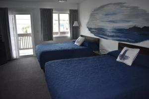 Tempat tidur dalam kamar di Lighthouse Cove Inn
