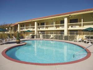 a large swimming pool in front of a hotel at La Quinta Inn by Wyndham Albuquerque Northeast in Albuquerque