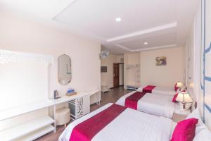 Postel nebo postele na pokoji v ubytování Vy Anh Đà Lạt Hotel