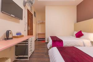 Postel nebo postele na pokoji v ubytování Vy Anh Đà Lạt Hotel