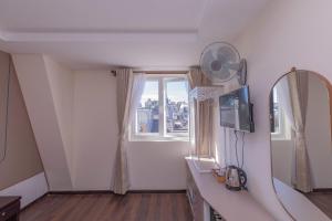 TV a/nebo společenská místnost v ubytování Vy Anh Đà Lạt Hotel