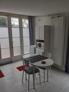 Dapur atau dapur kecil di gîte " jardin peyrona" visite zoo beauval et châteaux de Loire +15 gambar