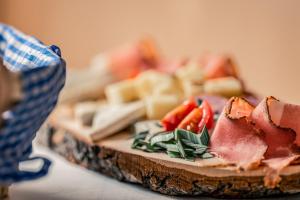 Makanan di atau berdekatan hotel