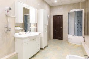 a bathroom with two sinks and a shower and a toilet at Royal Hotel in Moscow