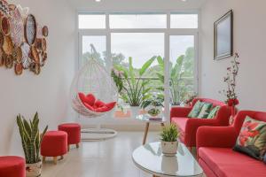 Χώρος καθιστικού στο The Lakeview - West Lake Lotus Apartments