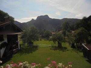 A general mountain view or a mountain view taken from a vidéki vendégházakat