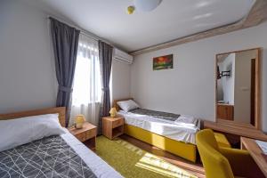 Postel nebo postele na pokoji v ubytování Garni Hotel Mala Moskva