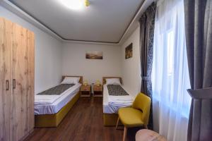 Postel nebo postele na pokoji v ubytování Garni Hotel Mala Moskva