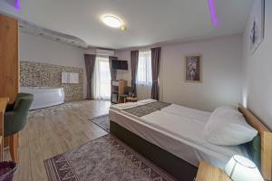 Postel nebo postele na pokoji v ubytování Garni Hotel Mala Moskva