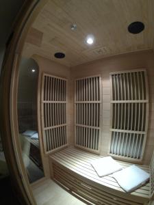 a room with a sauna with a round window at Ly'Ove in Lyon