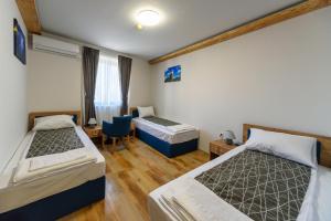 Postel nebo postele na pokoji v ubytování Garni Hotel Mala Moskva