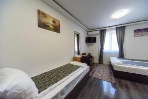 Postel nebo postele na pokoji v ubytování Garni Hotel Mala Moskva