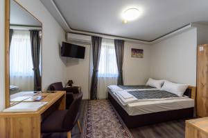 Postel nebo postele na pokoji v ubytování Garni Hotel Mala Moskva + 35 fotografií
