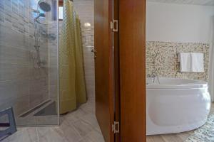 Koupelna v ubytování Garni Hotel Mala Moskva