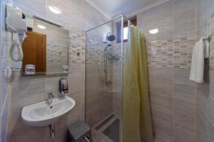 Koupelna v ubytování Garni Hotel Mala Moskva
