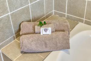 a towel sitting on top of a bath tub at Strandveld Vineyards Cottages in Elim