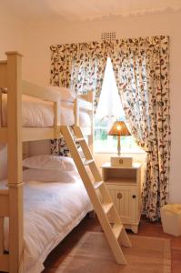 Tempat tidur susun dalam kamar di De Hoop Collection - Village Cottages