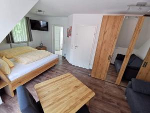 Postel nebo postele na pokoji v ubytování Gasthaus Felsenwastl