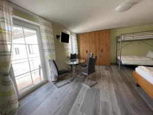 Postel nebo postele na pokoji v ubytování Gasthaus Felsenwastl