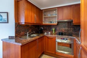 Kuchyň nebo kuchyňský kout v ubytování Apartamento Torre Gran Luxe 2
