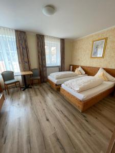 Postel nebo postele na pokoji v ubytování Gasthaus Felsenwastl