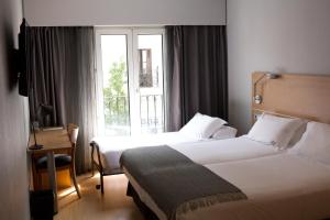 Postel nebo postele na pokoji v ubytování Hotel Jauregui