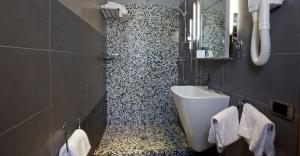 Koupelna v ubytování Hotel Tirrenia