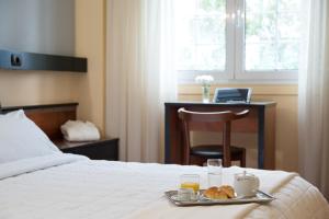 Posteľ alebo postele v izbe v ubytovaní Victory Inn Hotel