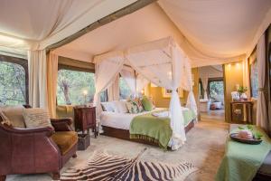 Katil atau katil-katil dalam bilik di Zwartkloof Adventures Tented Camp