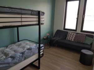 Двухъярусная кровать или двухъярусные кровати в номере Vakantiewoning Ijzerfront 14-18
