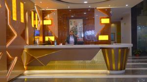 Zona de hol sau recepție la HOTEL ALL IZ WELL-By Haveliya Hotels