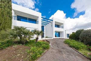 a white house with a pathway in front of it at Villa Tarifa in Tarifa