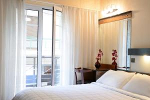 Posteľ alebo postele v izbe v ubytovaní Victory Inn Hotel