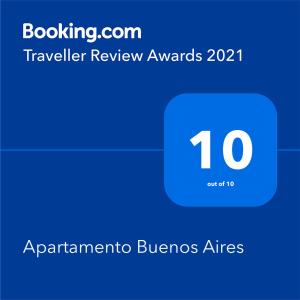 Una calculadora azul con el número. en Apartamento Buenos Aires en Buenos Aires