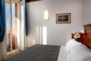 Postel nebo postele na pokoji v ubytování Hotel Bellevue