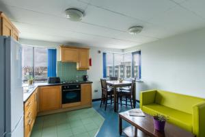 Kuchyň nebo kuchyňský kout v ubytování Maynooth Campus Apartments + 23 fotografií
